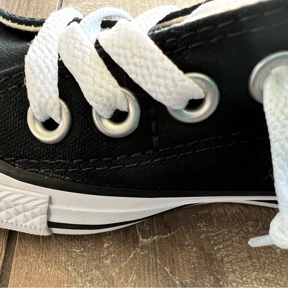 Brand new (w/o tags) Black and White Converse Low Tops Women’s Size 5 - Picture 12 of 12